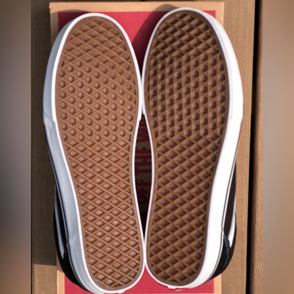 NEW Vans Ward Casual Sneakers Black White Retro Suede Canvas Mens 10 | 10.5 | 11 - Picture 8 of 8